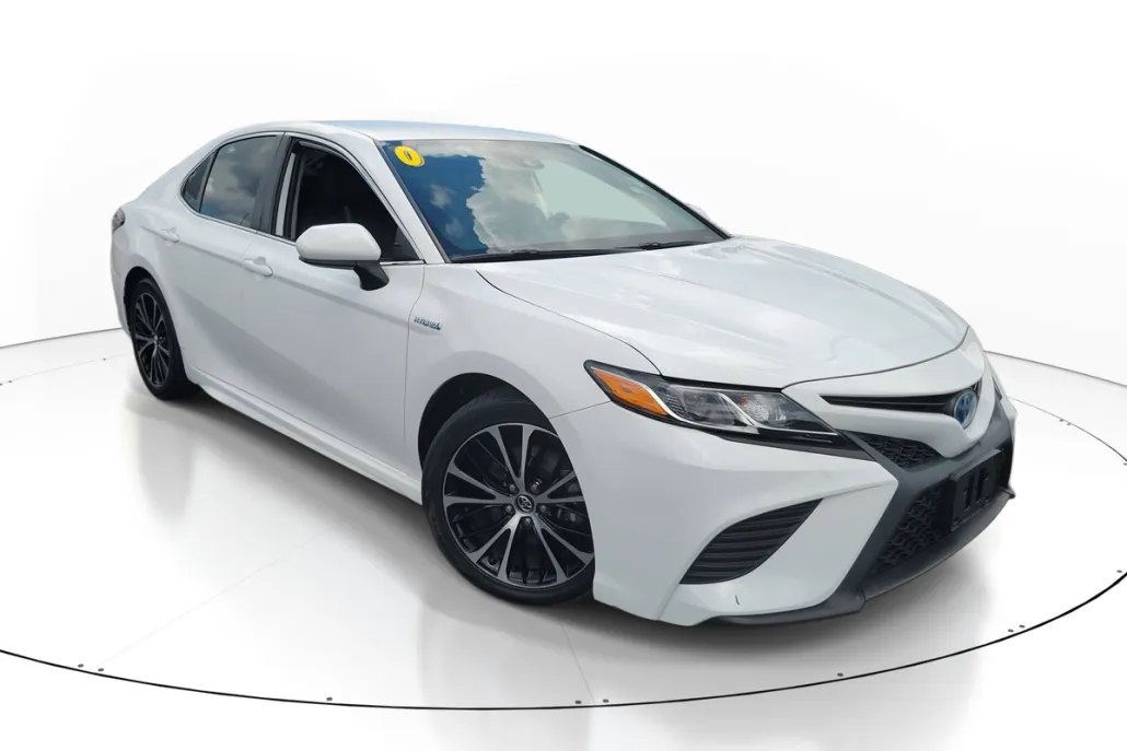2020 Toyota Camry Hybrid SE photo 1