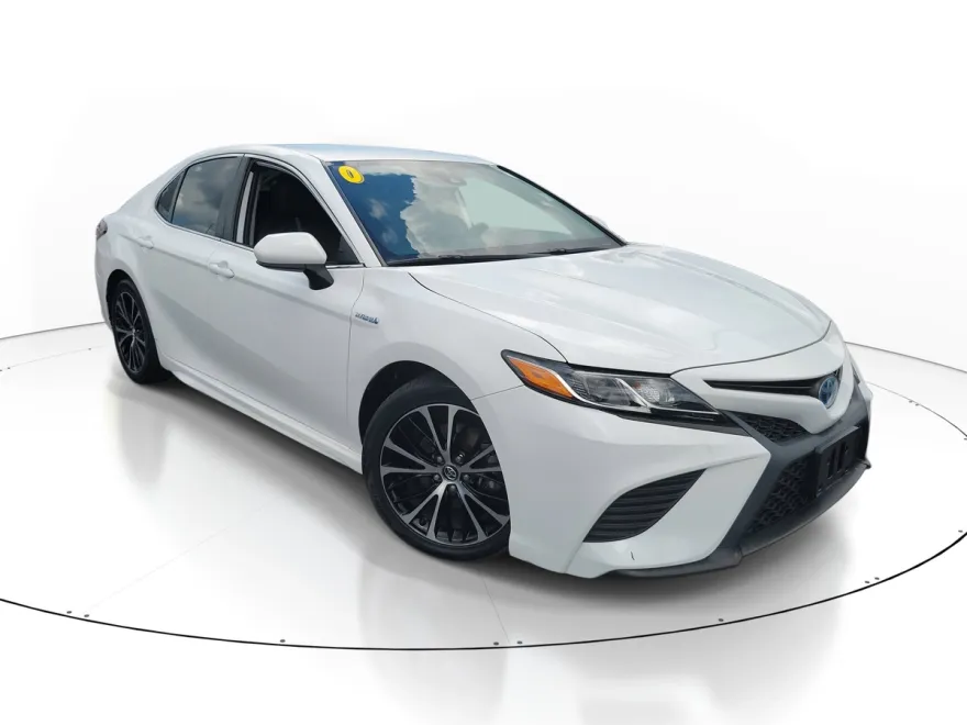 2020 Toyota Camry Hybrid SE photo 1