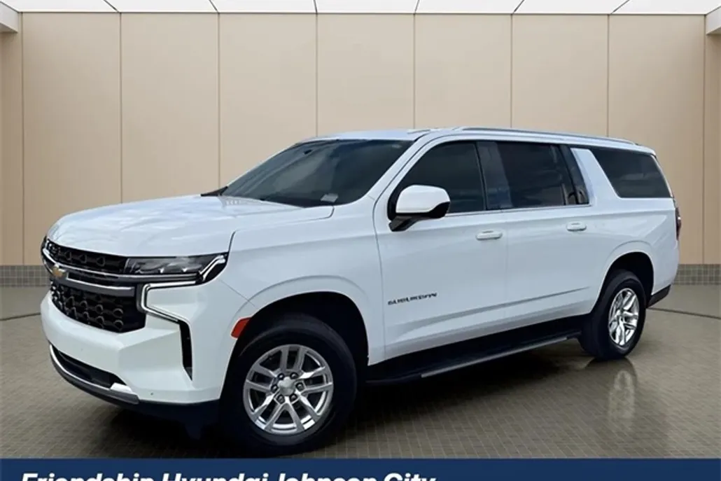 2022 Chevrolet Suburban LT photo 1
