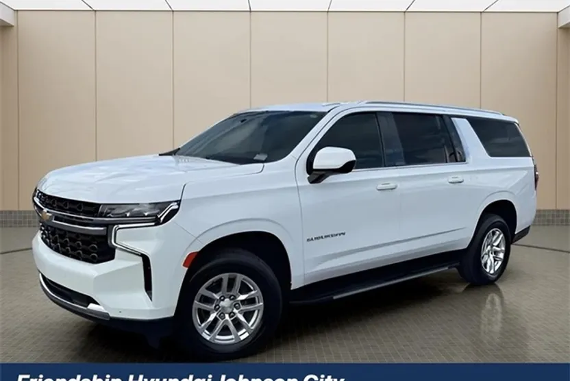 2022 Chevrolet Suburban LT photo 1