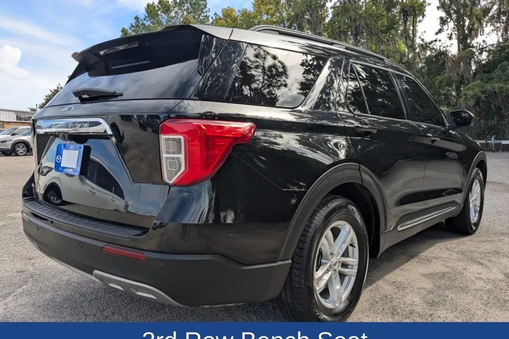2022 Ford Explorer XLT photo 1