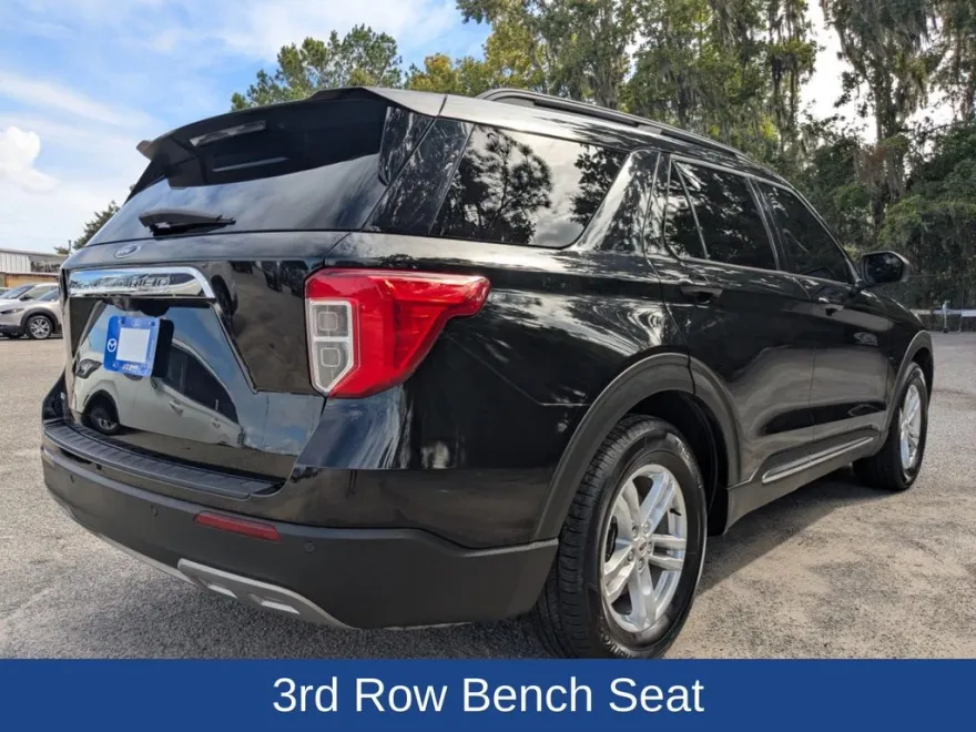 2022 Ford Explorer XLT photo 1