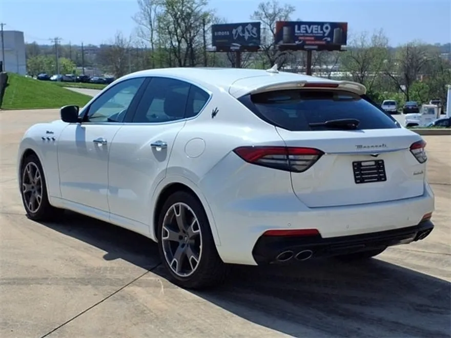 2023 Maserati Levante Modena S photo 2
