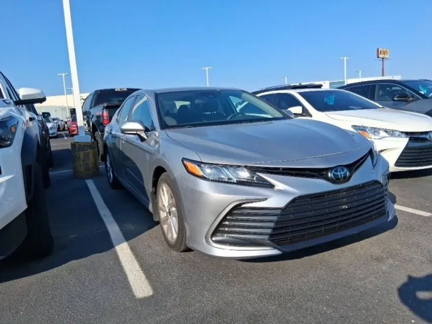 2023 Toyota Camry LE photo 1