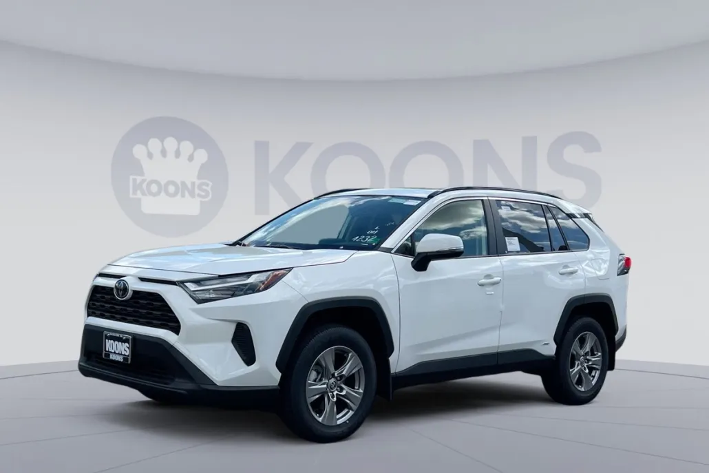 2025 Toyota RAV4 Hybrid XLE photo 1