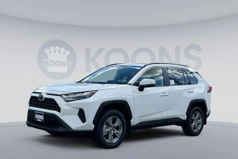 2025 Toyota RAV4 Hybrid XLE photo 1