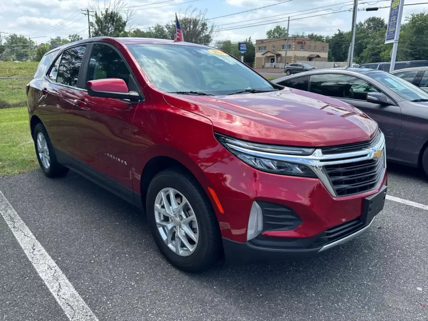 2022 Chevrolet Equinox LT photo 1