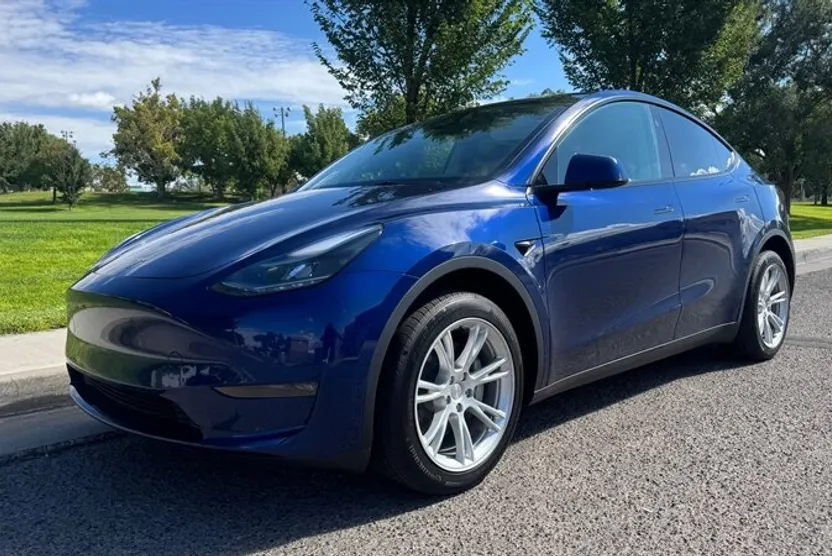 2023 Tesla Model Y Long Range photo 1