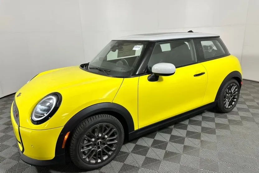 2025 Mini Cooper Signature photo 1