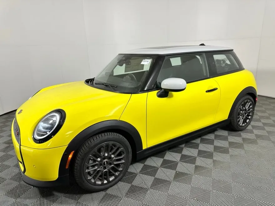2025 Mini Cooper Signature photo 1