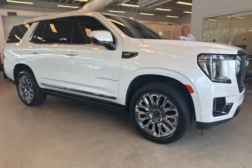 2023 Gmc Yukon Denali Ultimate photo 1