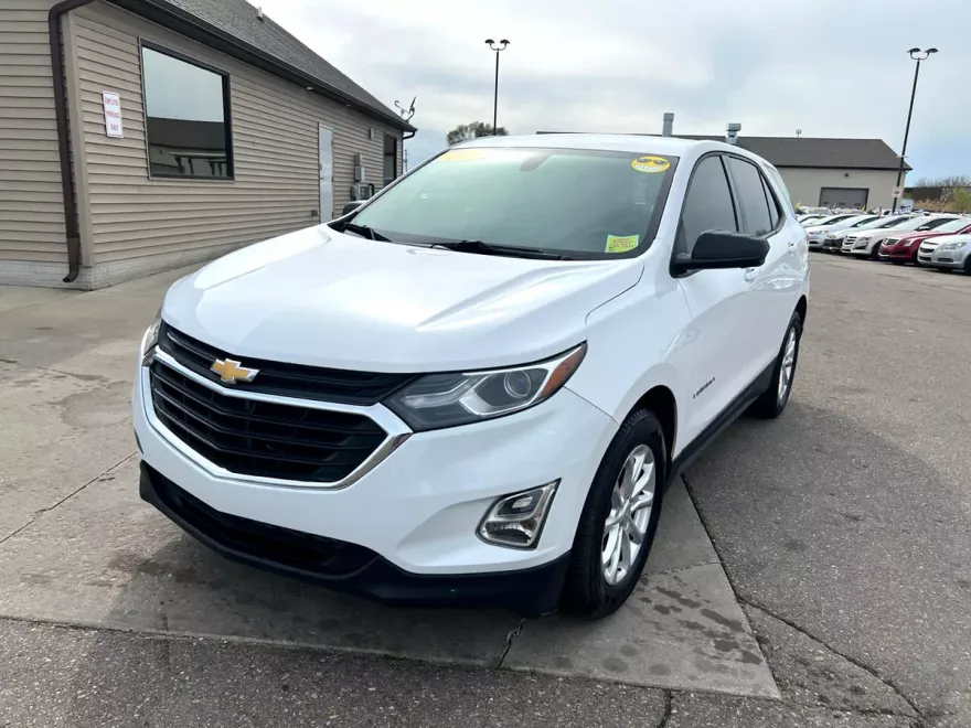 2018 Chevrolet Equinox LS photo 1