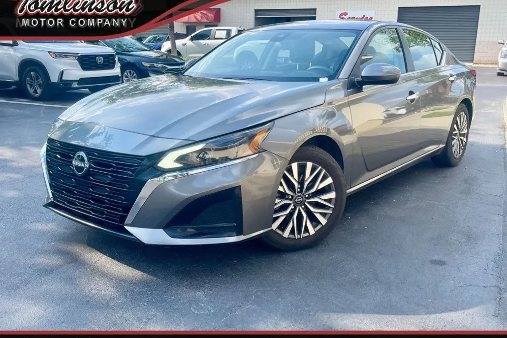 2023 Nissan Altima 2.5 SV photo 1