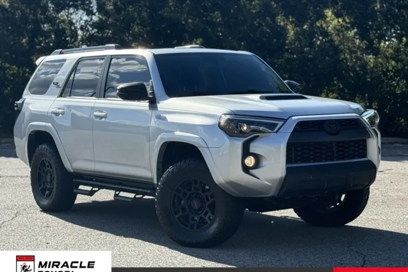 2019 Toyota 4Runner TRD Off-Road Premium photo 1