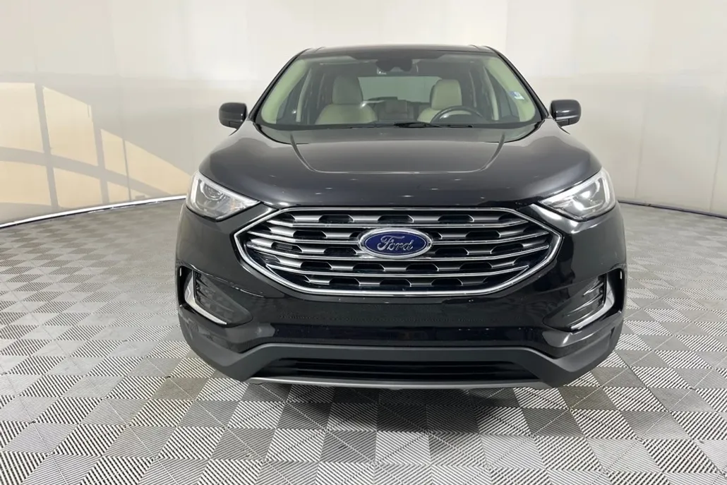 2022 Ford Edge SEL photo 1