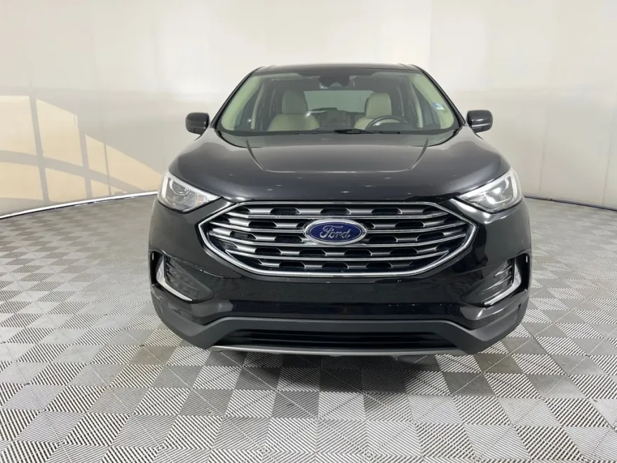 2022 Ford Edge SEL photo 1