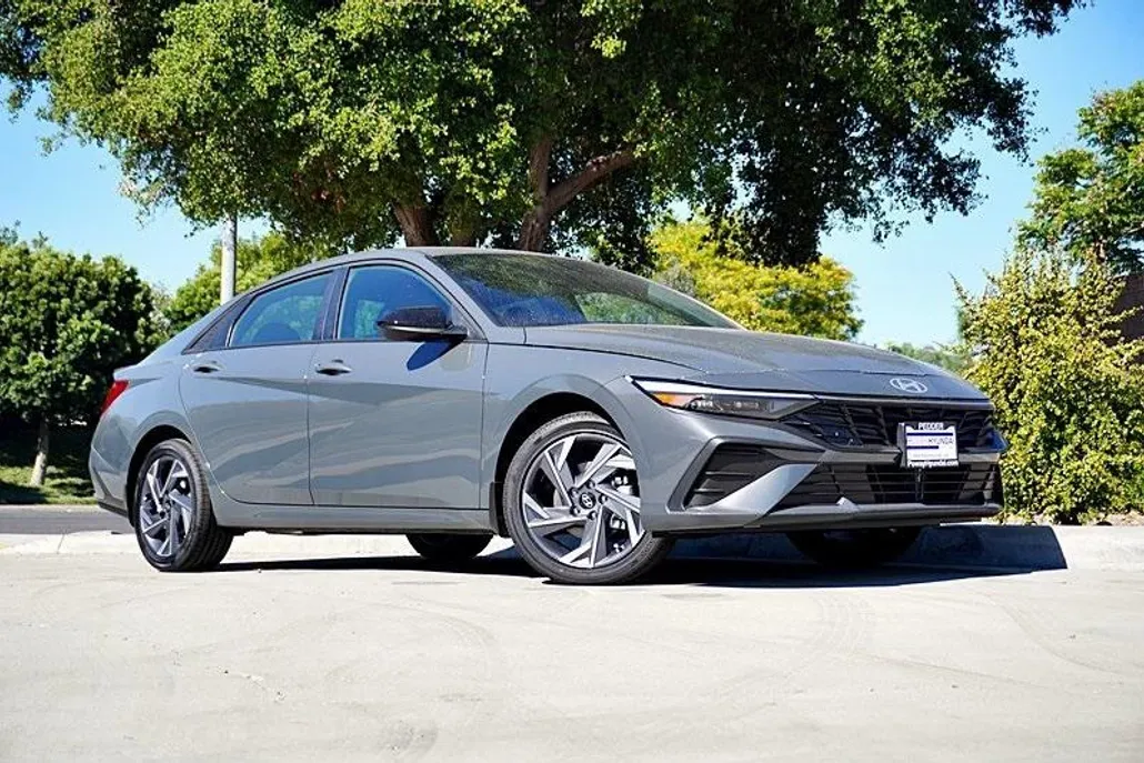 2025 Hyundai Elantra Hybrid SEL Sport photo 1