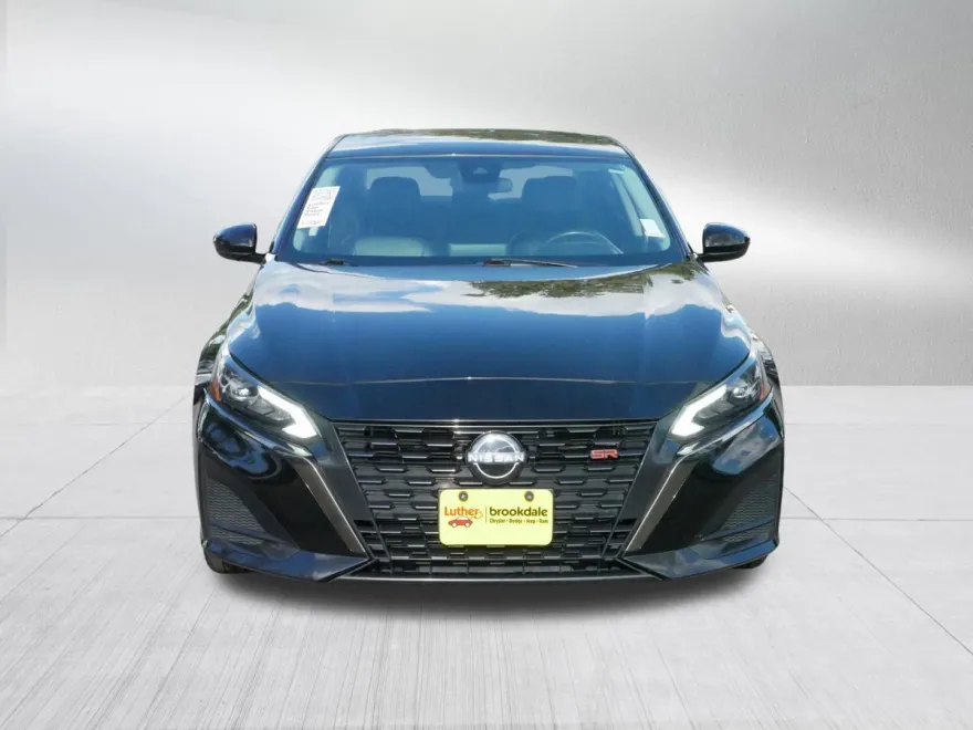 2023 Nissan Altima SR photo 1