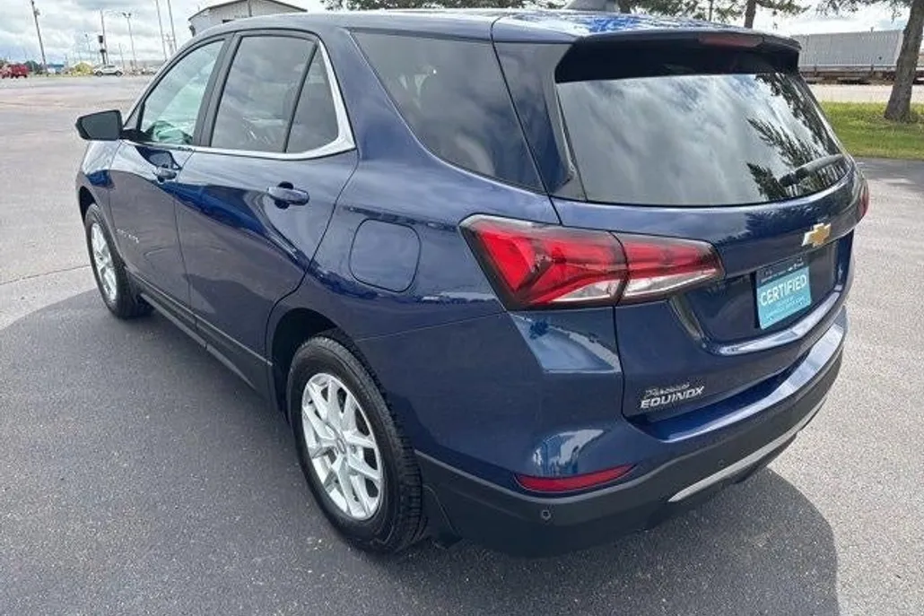 2022 Chevrolet Equinox LT photo 1