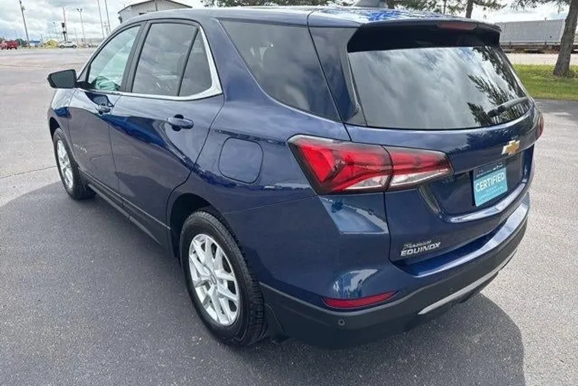 2022 Chevrolet Equinox LT photo 1