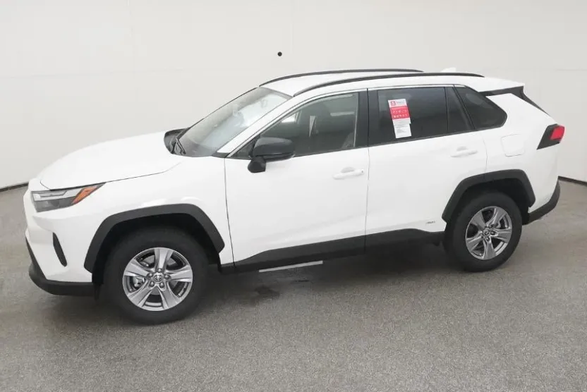 2025 Toyota RAV4 Hybrid LE photo 1