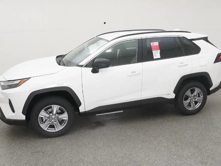 2025 Toyota RAV4 Hybrid LE photo 1