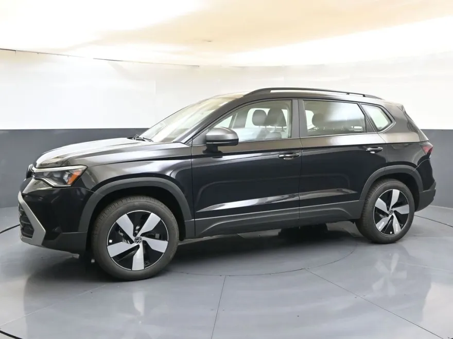 2025 Volkswagen Taos S photo 1
