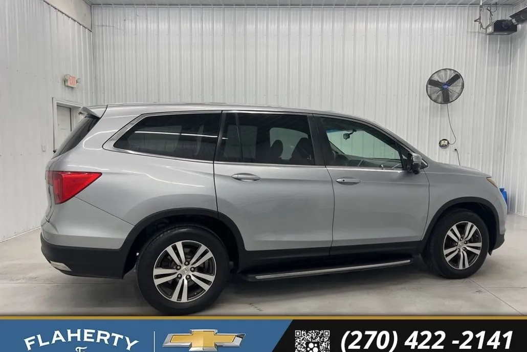 2017 Honda Pilot EX photo 1