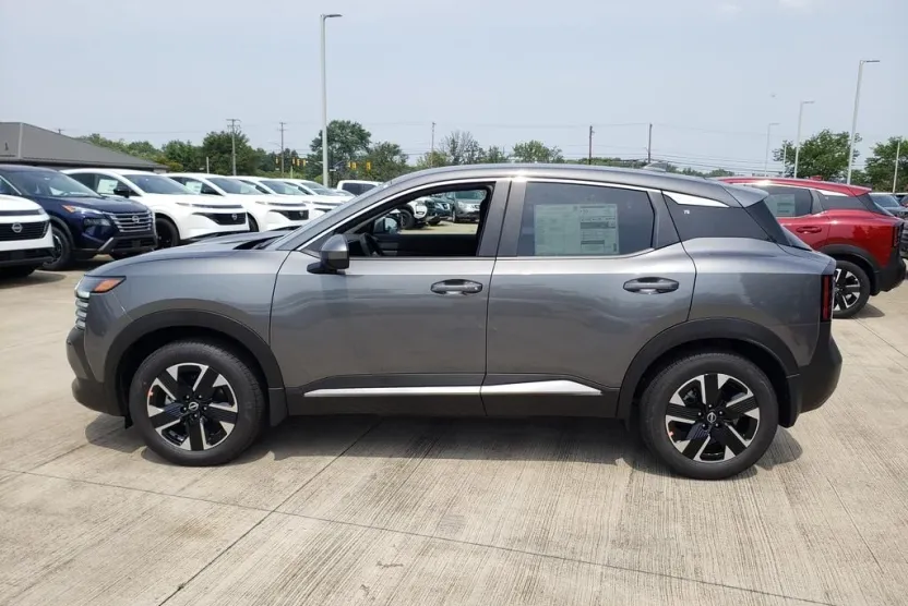 2025 Nissan Kicks SV photo 1