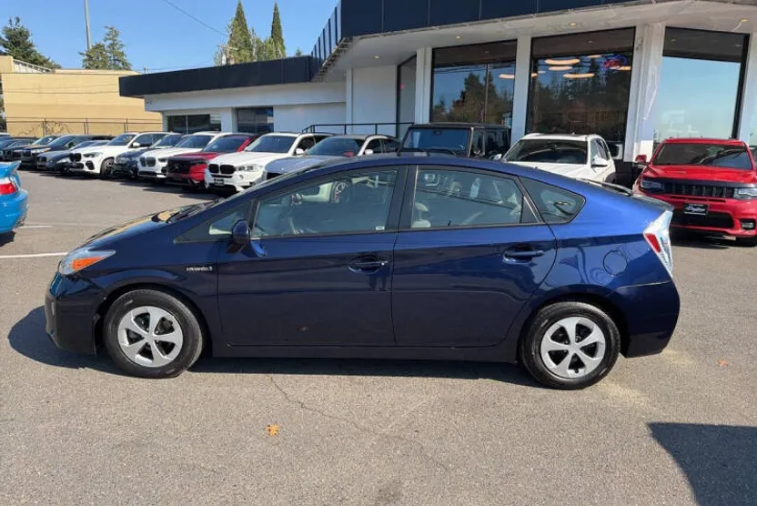 2014 Toyota Prius Two photo 1
