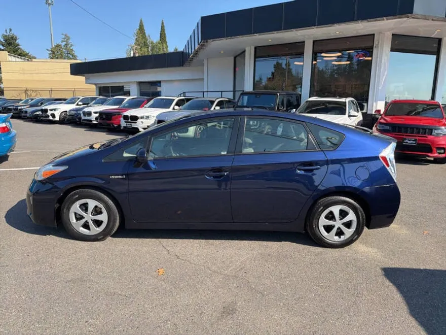2014 Toyota Prius Two photo 1