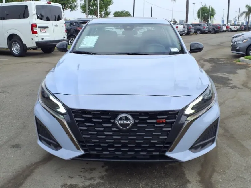2023 Nissan Altima 2.5 SR photo 1