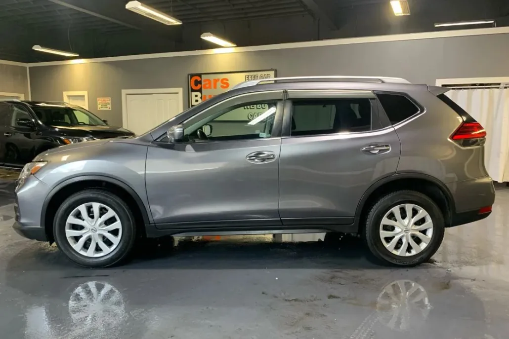 2017 Nissan Rogue photo 1