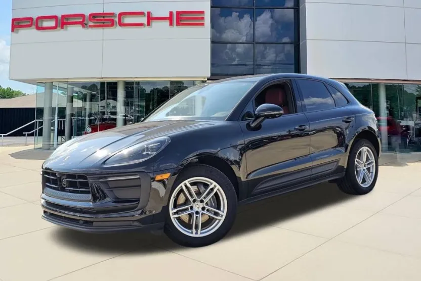 2025 Porsche Macan T photo 1