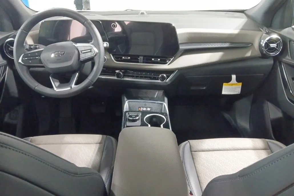 2026 Chevrolet Equinox LT photo 1