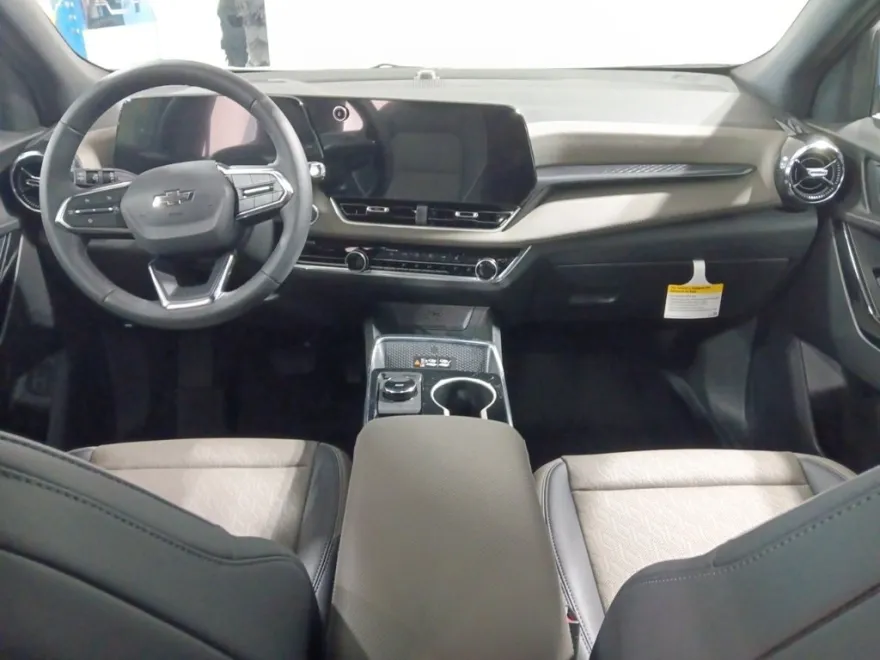 2026 Chevrolet Equinox LT photo 1