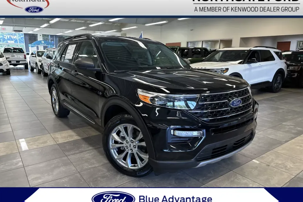 2023 Ford Explorer XLT photo 1