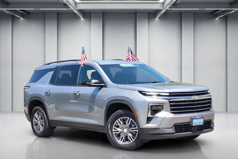 2024 Chevrolet Traverse photo 1