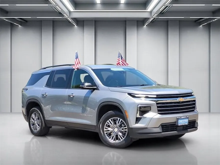 2024 Chevrolet Traverse photo 1
