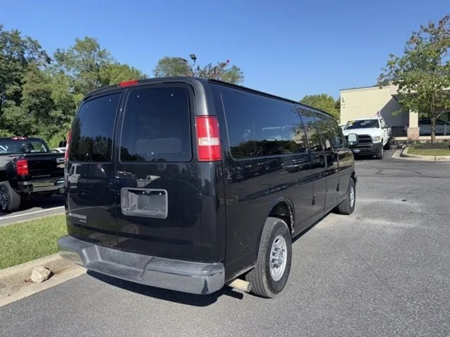 2016 Chevrolet Express LT photo 1