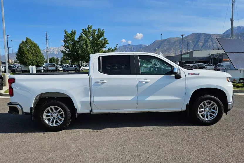 2022 Chevrolet Silverado 1500 LT photo 1