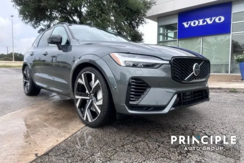 2026 Volvo XC60 T8 photo 1