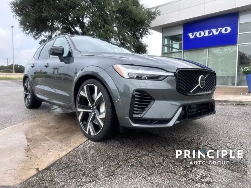 2026 Volvo XC60 T8 photo 1
