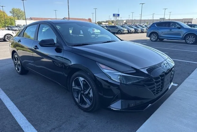 2023 Hyundai Elantra SEL Convenience photo 1