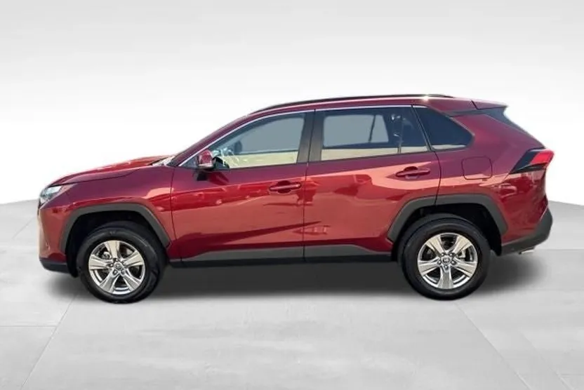 2023 Toyota RAV4 XLE photo 1