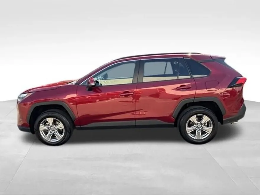 2023 Toyota RAV4 XLE photo 1