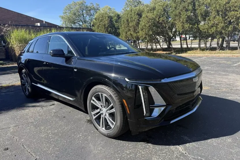 2024 Cadillac Lyriq Luxury photo 1