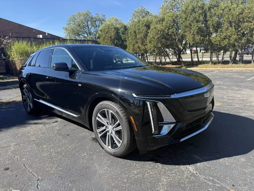 2024 Cadillac Lyriq Luxury photo 1