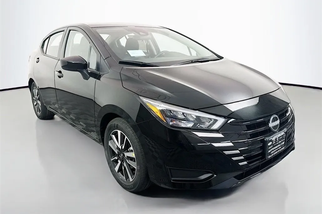 2025 Nissan Versa 1.6 SV photo 1