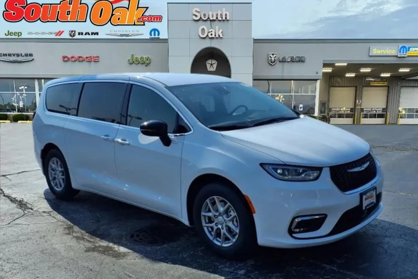 2026 Chrysler Pacifica photo 1